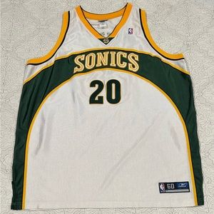 Authentic Sonics Jersey. Retro. (Gary Paton)